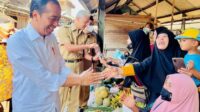 Presiden Cek Harga dan Stok Komoditas Pangan di Pasar Mendenrejo