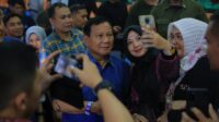 Prabowo Subianto Hadiri Konser Dewa 19 di Balikpapan, Ari Lasso : Sehat Selalu Jendral