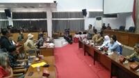 Viral Dimedsos Memperlihatkan Organ Vitalnya, Kades Pasirkiamis Garut Mendapat Kecaman Hingga Mosi Tidak Percaya Dari Masyarakat