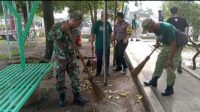 Ciptakan Lingkungan Bersih Dan Sehat, Babinsa Dan Bhabinkamtibmas Bersama Tim Saberling Laksanakan Kerja Bakti