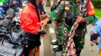 Sertu Hartono Babinsa Koramil-03/Pasar Rebo Kodim-0505/Jaktim Amankan 3 Pemuda Membawa Sajam