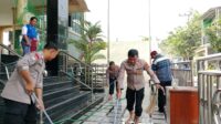 Polres Metro Tangerang Kota Kerahkan ‘Pasukan’ Bersihkan Masjid Jelang Ramadhan