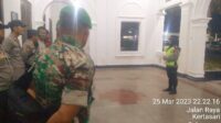 Persempit Ruang Gerak Kejahatan Jalanan Babinsa Koramil 11 Pebayuran Bersama Personil Gabungan Gelar Patroli Tiga Pilar