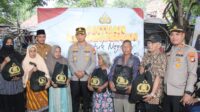 Polres Metro Tangerang Kota salurkan 500 paket sembako Bantuan Kemanusiaan dari Kapolri di 5 wilayah Slum Area di Kota Tangerang