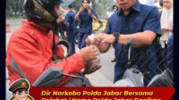 Dir Narkoba Polda Jabar Bersama Pejabat Utama Polda Jabar, Bagikan Takjil