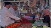 Pastikan Ketersedian dan Harga Sembako, Pj Bupati Kampar Tinjau Pasar Ulul Albab Siak Hulu