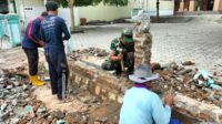 Percantik Tampilan Masjid, Babinsa Bersama Dengan Warga Laksanakan Karya Bakti