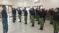 Gembleng Fisik,Mental Dan Karakter Linmas, Babinsa Kelurahan Sumber Latihkan PBB Dan Beladiri