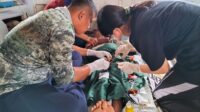 Kepercayaan Masyarakat, Satgas Yonif 143/TWEJ Diminta Warga Untuk Khitan Anaknya
