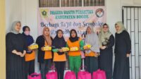 Ketua DWP Berikan 150 Paket Sembako dan Takjil Kepada Para Pegawai Setda Kabupaten Bogor