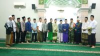 Pertebal Amal Ibadah dan Silaturahmi Babinsa Koramil 12 Serangbaru Hadiri Tarawih keliling