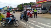 Brimob Kalbar Bantu Satuan Wilayah Atur Lali Lintas