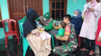 Sukseskan Pekan Imunisasi Polio Rumah Ketua Rw 02 Jadi Sasaran Babinsa Koramil 01 Tambun
