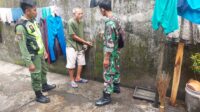 Babinsa Joyotakan Cek Parapet Penahan Luapan Air Bengawan Solo