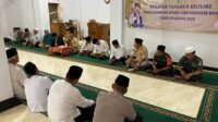 Tingkatkan Ukhuwah Islamiah dan keimanan di bulan Suci Ramadhan Babinsa Koramil 12/Serang Baru Hadiri Tarawih Kelilin