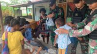 Berbagi Berkah Ramadhan, Satgas Yonif 143/TWEJ Beri Bantuan Warga di Garis Batas RI-PNG