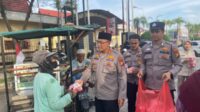 Polres Dumai Bagikan Ratusan Takjil