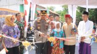 Kapolres Metro Tangerang Kota Serahkan Kunci Bedah Rumah Polri Peduli di Sepatan