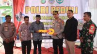 Bedah Rumah di Kosambi, Kapolres Metro Tangerang Kota Serahkan Kunci ke Pemilik
