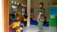 Tingkatkan Silaturahmi, Babinsa Joyotakan Komsos ke Sekolah Paud