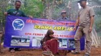 Yayasan RAB Bedah Rumah Nyaris Rubuh Anak Yatim Neng Rahma di Desa Terpencil Gandamaker