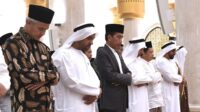 Presiden Jokowi Salat Tarawih Berjemaah di Masjid Raya Sheikh Zayed