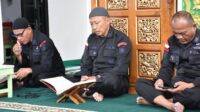 Dibulan Suci Ramadhan, Personil Brimob Kalbar Tadarus Al Quran Untuk Meningkatkan Keimanan