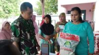 Dukung Ketahanan Pangan Melalui Pendampingan Babinsa Koramil 11 Pebayuran Dorong Ribuan Kantong Beras di Desa Kertajaya Kecamatan Pebayuran