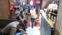 Gelar Patroli KRYD, Polsek Gunung Putri Amanakan Ratusan Botol Miras