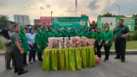Ramadhan Berkah Ketua Persit KCK Cabang XXIII Kodim 0509 Kabupaten Bekasi Ny. Cindy Muhammad Horison Ramadan Terjun Bagikan Ratusan Takjil