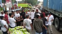Tukang Parkir Gunung Putri Sisihkan Penghasilan Untuk Berbagi Takjil Dibulan Ramadhan