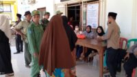 Ramadhan Berkah Kades Jayasampurna Bagikan Sembako Babinsa Koramil 12 Serangbaru Berikan Pendampingan