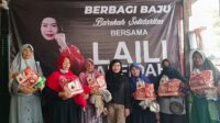 Laili Affidah Berbagi Baju Lebaran Untuk Masyarakat