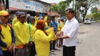 Polda Riau Bagikan Sembako ke Petugas Kebersihan Pasukan Kuning, Ibu Juli: Bantuan Ini Sangat Membantu