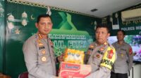 Semangati Petugas Pos Lebaran, Kapolres Metro Tangerang Kota Serahkan Bingkisan Lebaran