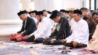 Presiden Jokowi dan Ibu Iriana Salat Idulfitri di Masjid Sheikh Zayed