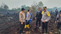 Meskipun Hari Raya Idul Fitri, Personil Polda Riau, Polres Dumai dan Polres Bengkalis Tetap Laksanakan Tugas Pemadaman Karhutla