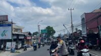 Di Hari Ke Tiga Idul Fitri Terjadi Kepadatan Kendaraan di Cisarua Puncak, Pihak Kepolisian Lakukan Pengaturan Arus Lalin
