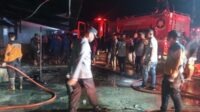Kebakaran Hebat Terjadi di Pasir Sialang, 2 Rumah Petak, 3 Ruko dan Rumah Kayu Hangus Terbakar