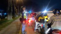 Brimob Kalbar Bantu Kewilayahan Dari Kemacetan Arus Lebaran