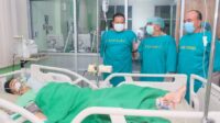Kapolda Sulsel Mendatangi RS Bhayangkara, Menjenguk Anggota Polres Jeneponto Yang Terkena Tembakan