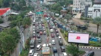 Ratusan Kendaraan Saat Keluar Tol Gadog Menuju Arah Puncak. IST