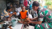 Berikan Motivasi Semangat kerja, Danramil Serengan Komsos Dengan Pengrajin Blangkon