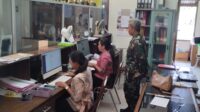 Babinsa Serengan Pererat Silaturahmi Dengan Staf kelurahan