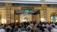 Kebersamaan, Soliditas dan Sinergitas TNI – Polri, Kodim 1411/Bulukumba dan Polres Bulukumba Gelar Sholat Dzuhur Berjamaah