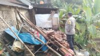 Hujan Di sertai angin Kencang Akibatkan Tembok Rumah Warga Alami Longsor