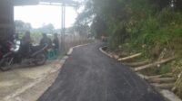 Kades Tapos 1 Tinjau Langsung Pekerjaan Pengaspalan  Sumber Dana DD