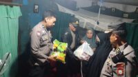 Peduli Sesama, Kapolrestabes Melalui Kapolsek Tallo Beri Bantuan ke Warga lansia di Tallo