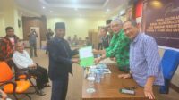 Didampingi Ratusan Pendukung, H.T.Rusli Ahmad,SE,MM Serahkan Berkas Sebagai Calon DPD RI Dapil Riau