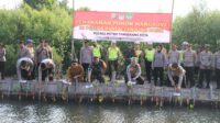 Jaga Laut dari Abrasi, Polrestro Tangerang Kota Tanam Pohon Mangrove di Pesisir Pantai Tanjung Pasir